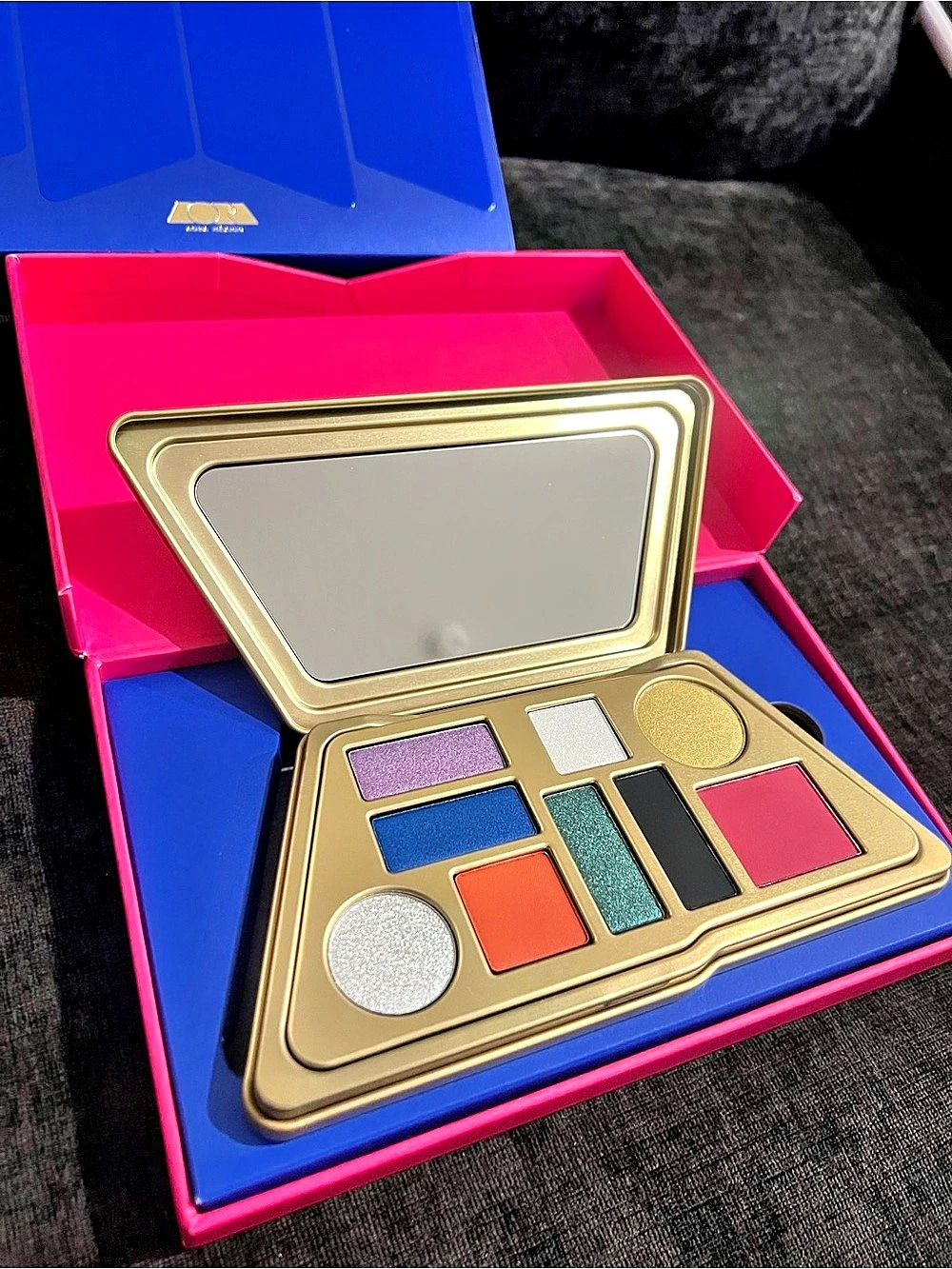 AORA Eyeshadow Palette in Blue & Pink NWT